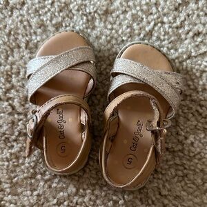GUC 5T gold sparkly sandals
